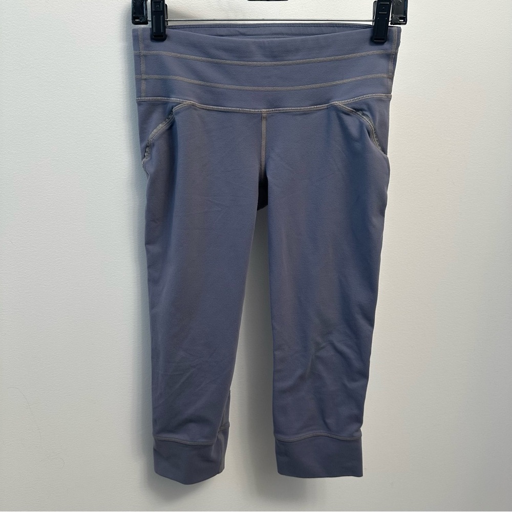 Athleta Cropped Capri Purple Workout Leggings Reflective Women’s Small